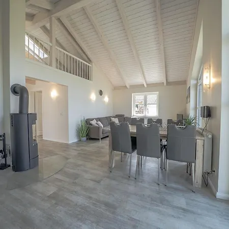 בית נופש Mit Sauna Und Kamin Nahe Am Gruenen *